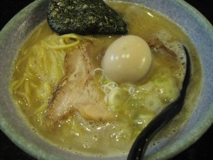 【長野市】　気むずかし家　「鶏白湯・味玉麺（大盛）」