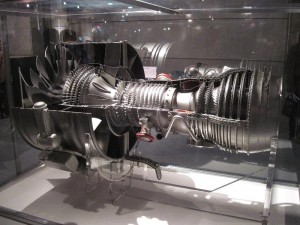 「V2500　ターボファンエンジン　カットモデル」