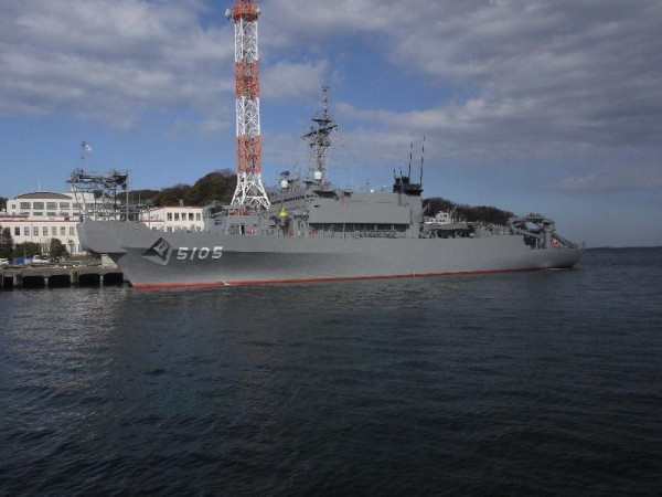 「横須賀軍港めぐり　海上自衛隊　海洋観測艦」 （G1 M.ZUIKO DIGITAL 14-42mm F3.5-5.6）