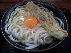 【香川県】　こだわり麺や　「かけうどん＆生卵＆ちくわ」