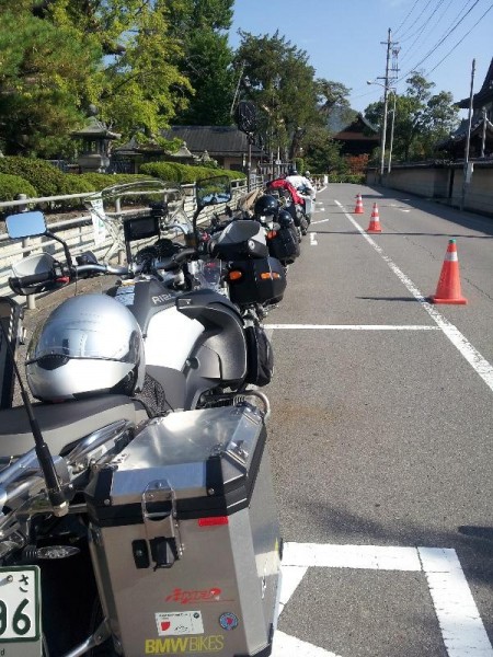 「善光寺のバイク駐輪というとこういうイメージ」