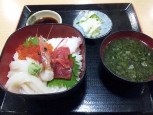 【秋田県秋田市】　味利食堂　「海鮮丼」