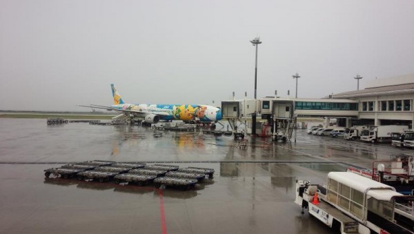 那覇空港は雨模様